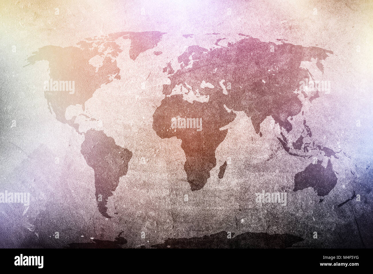 Mappa del mondo su grunge muro di cemento in colorate spotights. Foto Stock