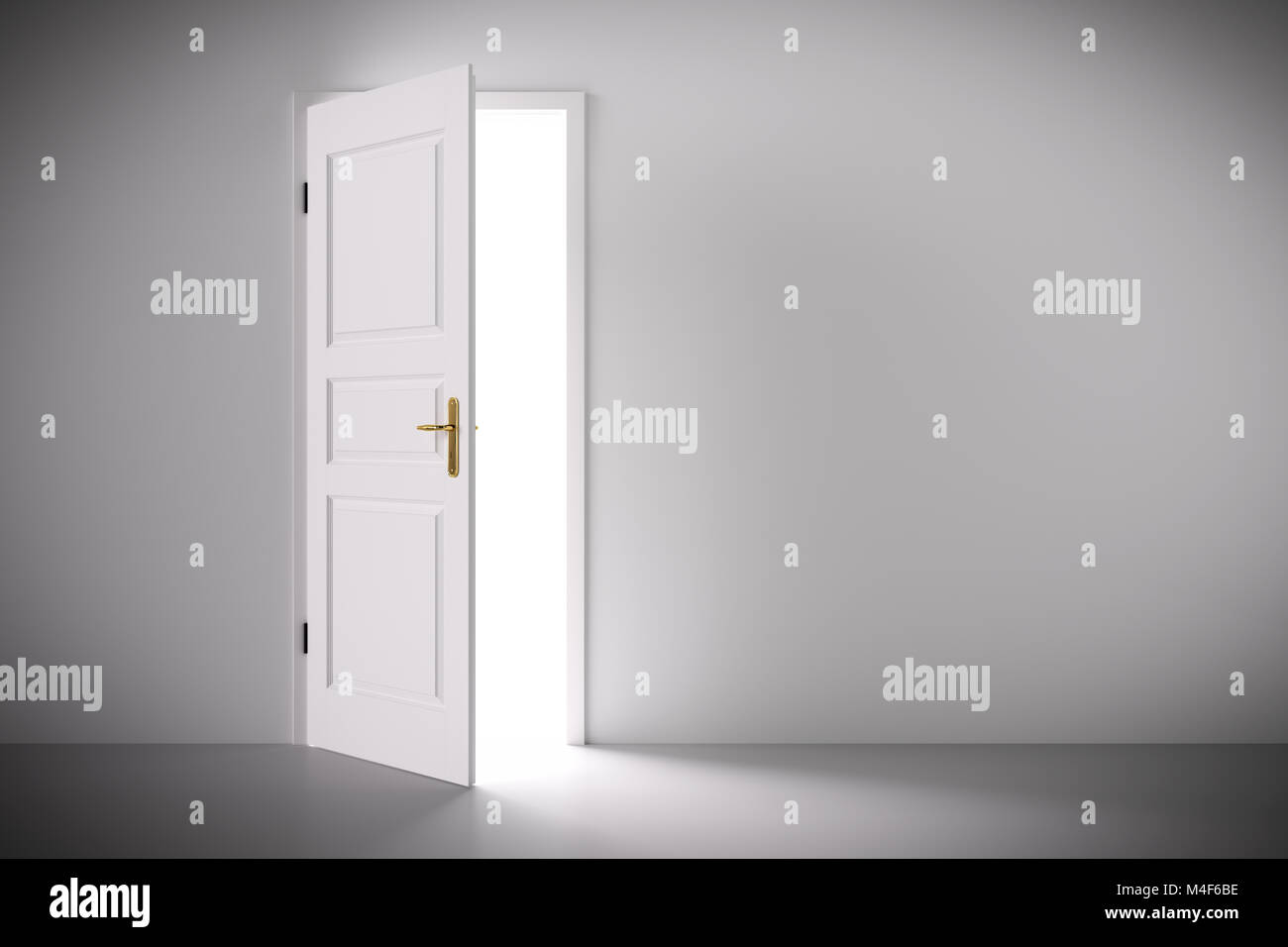 Luce proveniente da mezza aperta classico bianco porta. Foto Stock