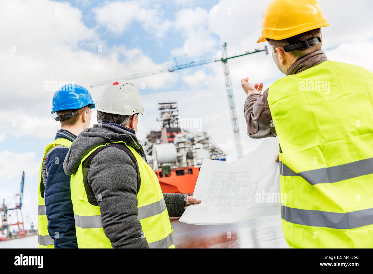 Gli ingegneri della costruzione navale di introdurre una nuova soluzione. Foto Stock