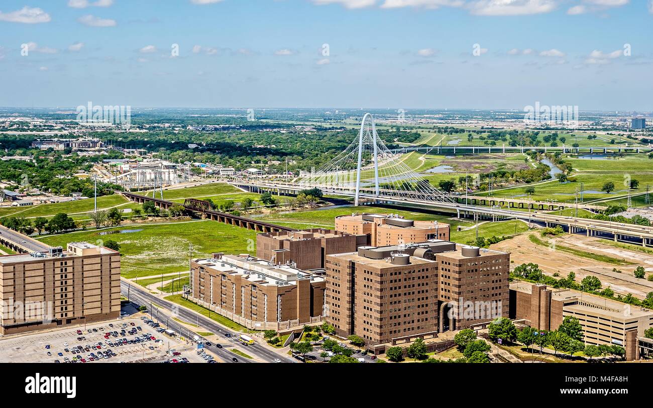 Il centro cittadino di Dallas Texas skyline della città e dintorni Foto Stock