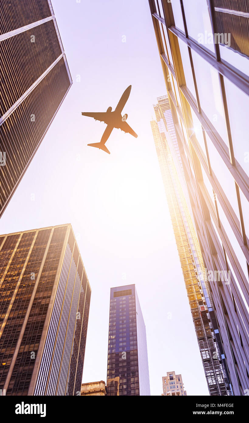 Piano sopra i moderni edifici per uffici Foto Stock