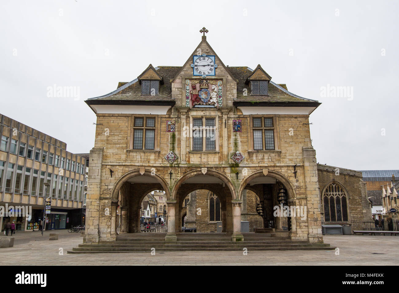 PETERBOROUGH, Regno Unito - 12 febbraio 2018. Peterborough Guildhall è un esempio di architettura storica nel centro della città di Peterborough, Regno Unito. Foto Stock