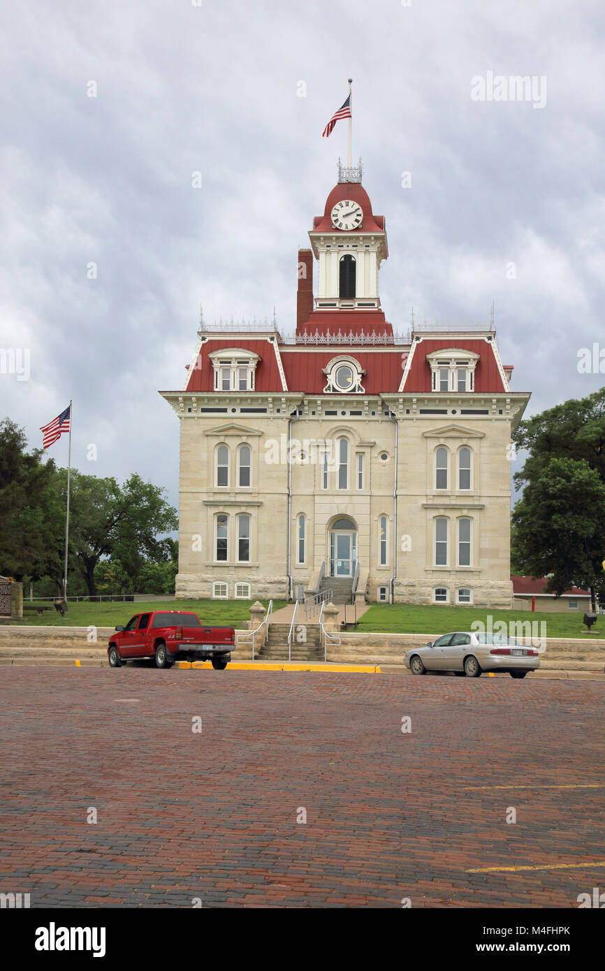 Il tribunale vecchio in pioppi neri americani cade kansas Foto Stock