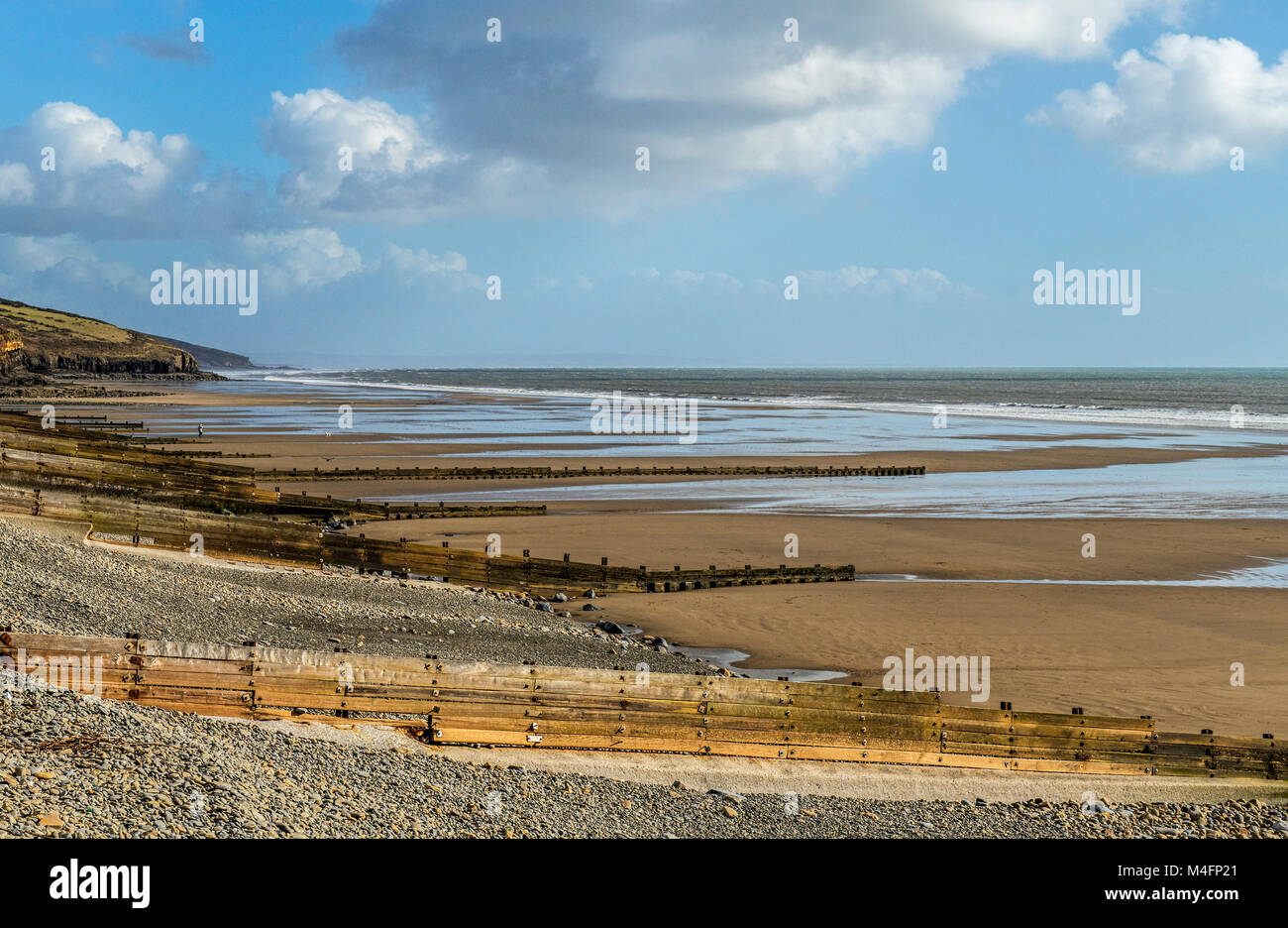 Spiaggia Amroth guardando ad est sulla South Pembrokeshire Coast Foto Stock