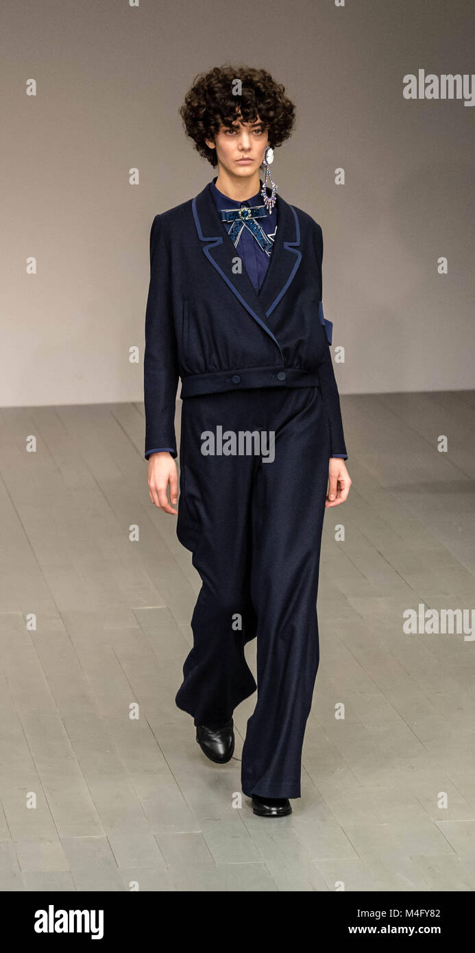 . La London Fashion Week, AW18, Bora Aksu, una base a Londra designer turco, sfilata con credito: Ian Davidson/Alamy Live News Foto Stock