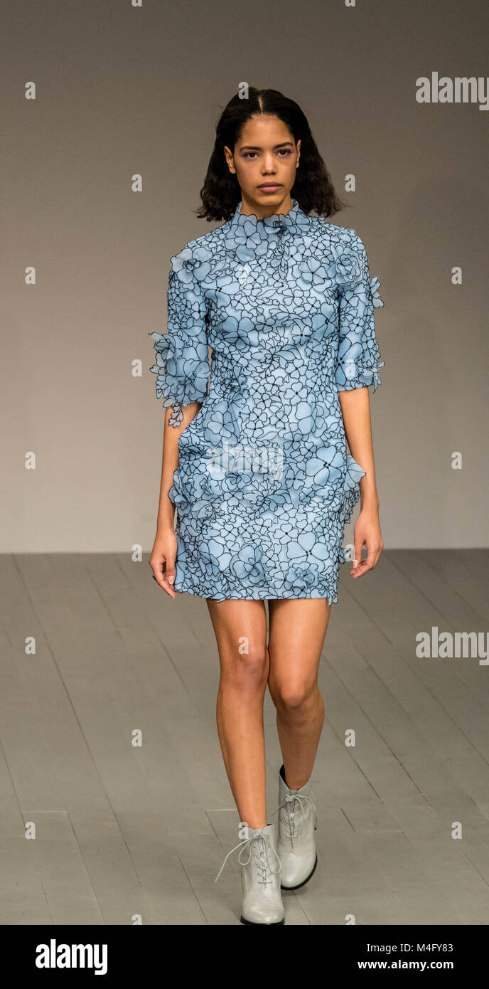 . La London Fashion Week, AW18, Bora Aksu, una base a Londra designer turco, sfilata con credito: Ian Davidson/Alamy Live News Foto Stock