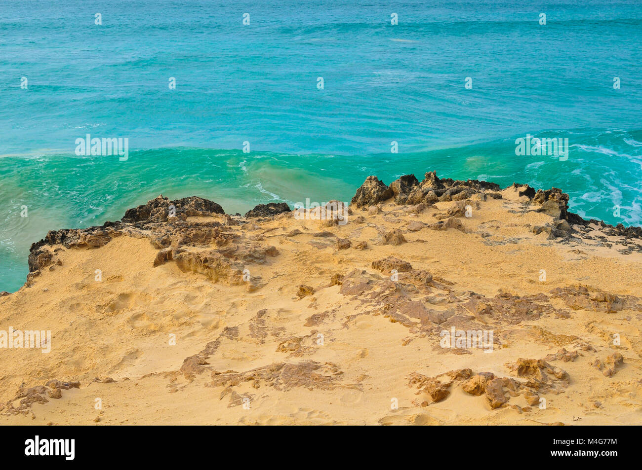 Paesaggio marino con le rocce vulcaniche in Capo Verde Foto Stock