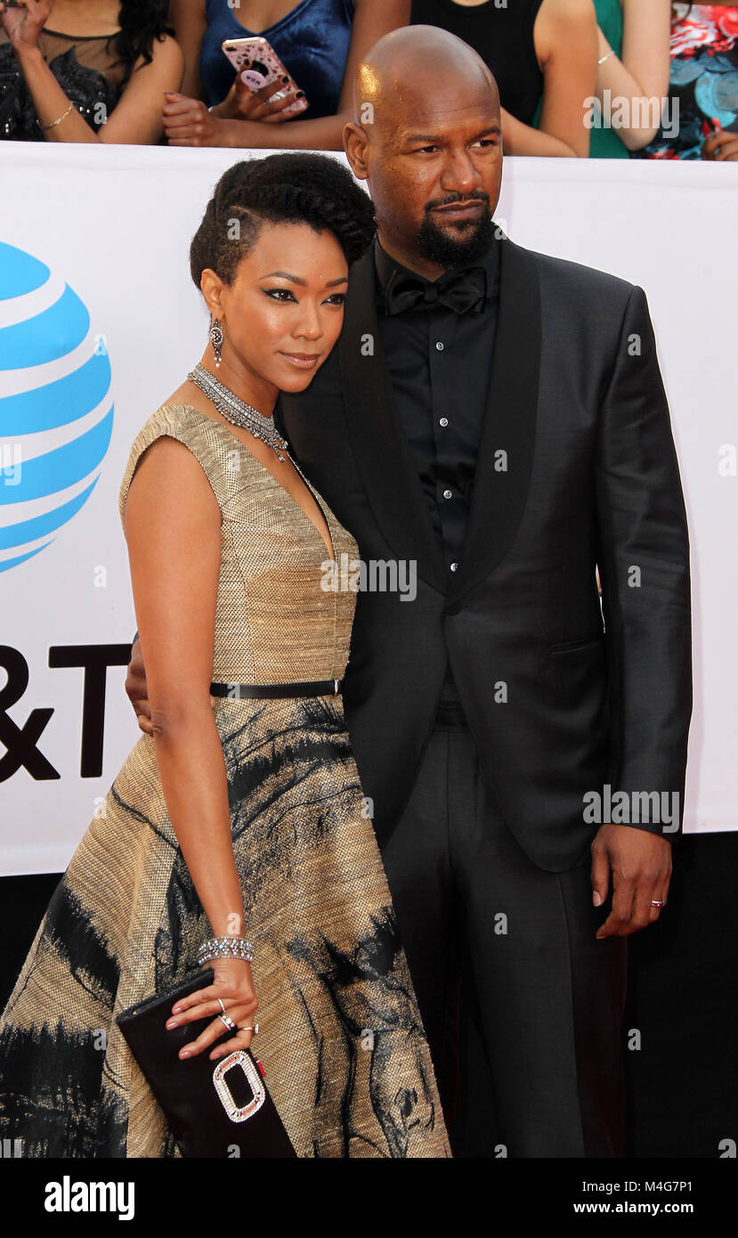 49NAACP Image Awards 2018 gli arrivi presso la Pasadena Civic Auditorium di Pasadena, in California. Dotato di: Sonequa Martin Green, marito Kenric verde dove: Pasadena, California, Stati Uniti quando: 15 Gen 2018 Credit: Adriana M. Barraza/WENN.com Foto Stock