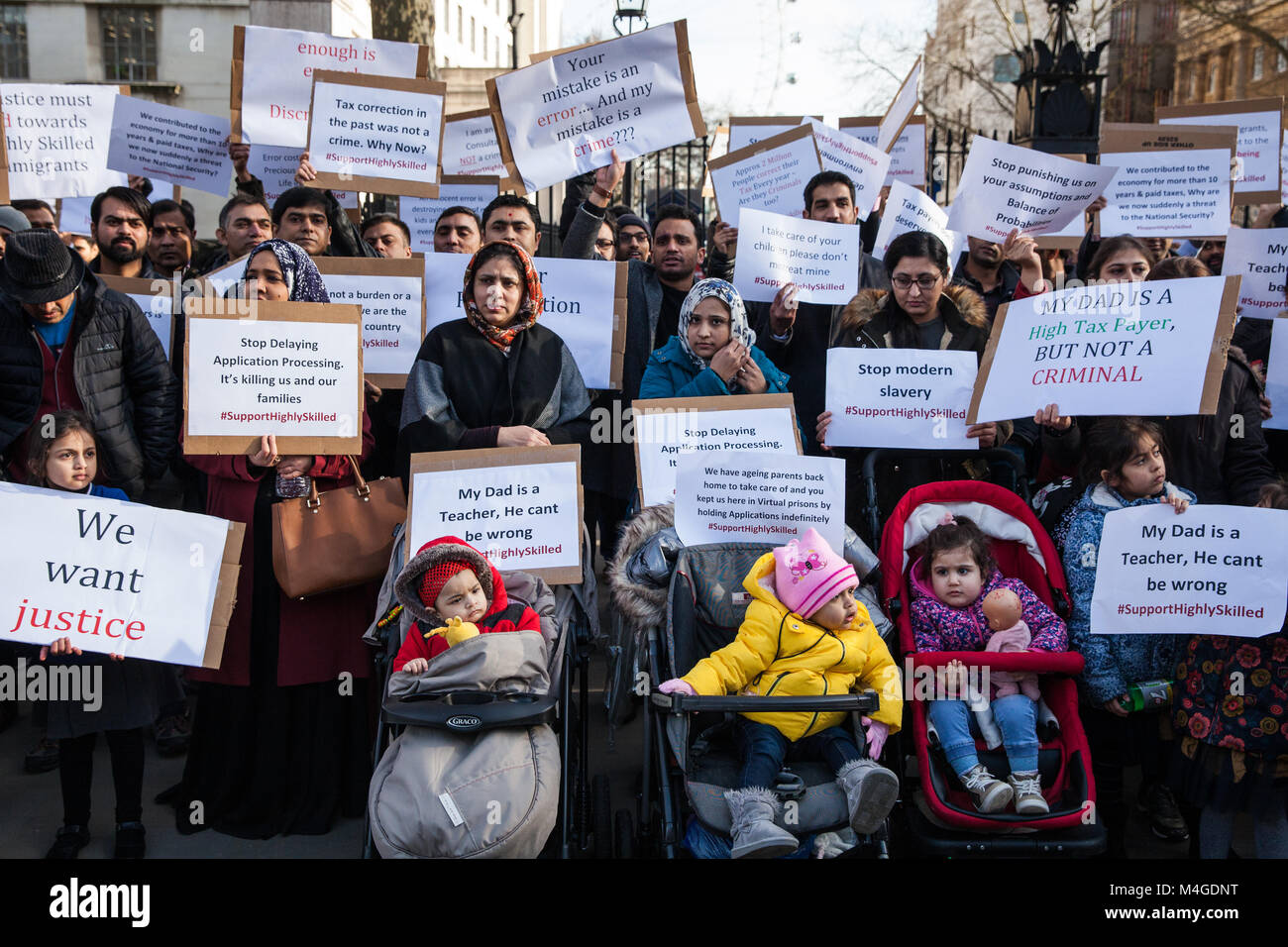 Londra, Regno Unito. Il 30 gennaio, 2018. Migranti qualificati protestare contro Regno Unito politiche in materia di visti di fronte a Downing Street. Migranti altamente qualificati, un gruppo representi Foto Stock