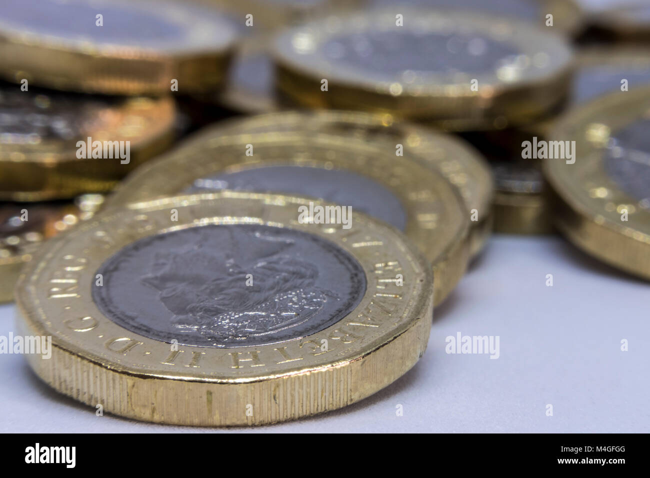 British una libbra di monete in un palo simboleggiata da £1 Foto Stock