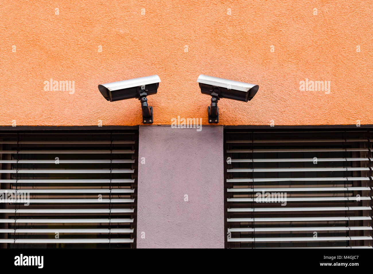 Telecamere Surveilance per osservazione su una struttura a parete, di proteggere e di allarme, 2017. Foto Stock