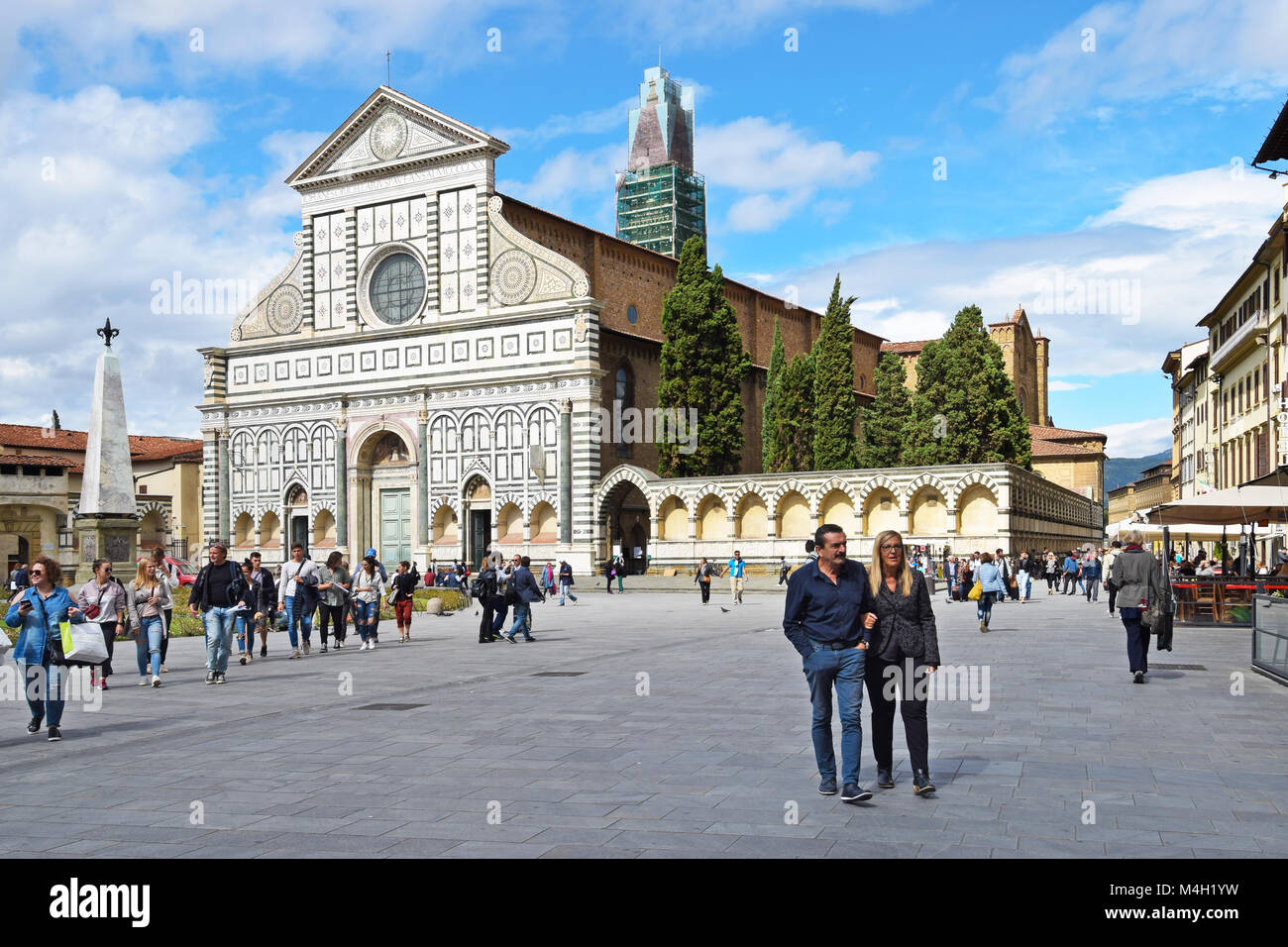 Firenze, Italia - 19 settembre 2017: Santa Maria Novella; la parte anteriore del marmo bianco di facciata di Santa Maria Novella; la prima grande basilica a Firenze Foto Stock