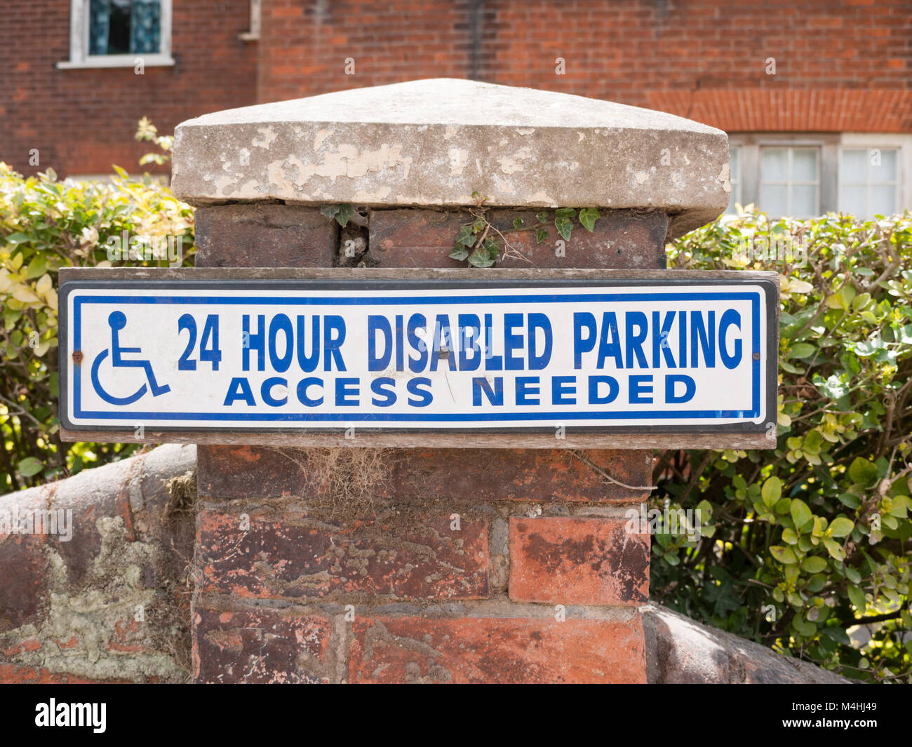 Parcheggio disabili Accesso solo segno esterno Foto Stock