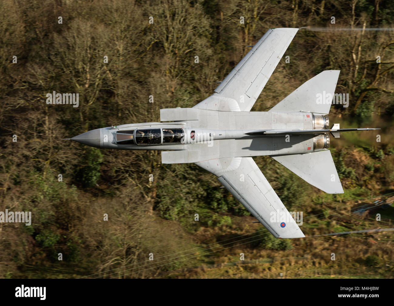 RAF Tornado GR4 sul basso livello della formazione sortie in Mach Loop Foto Stock