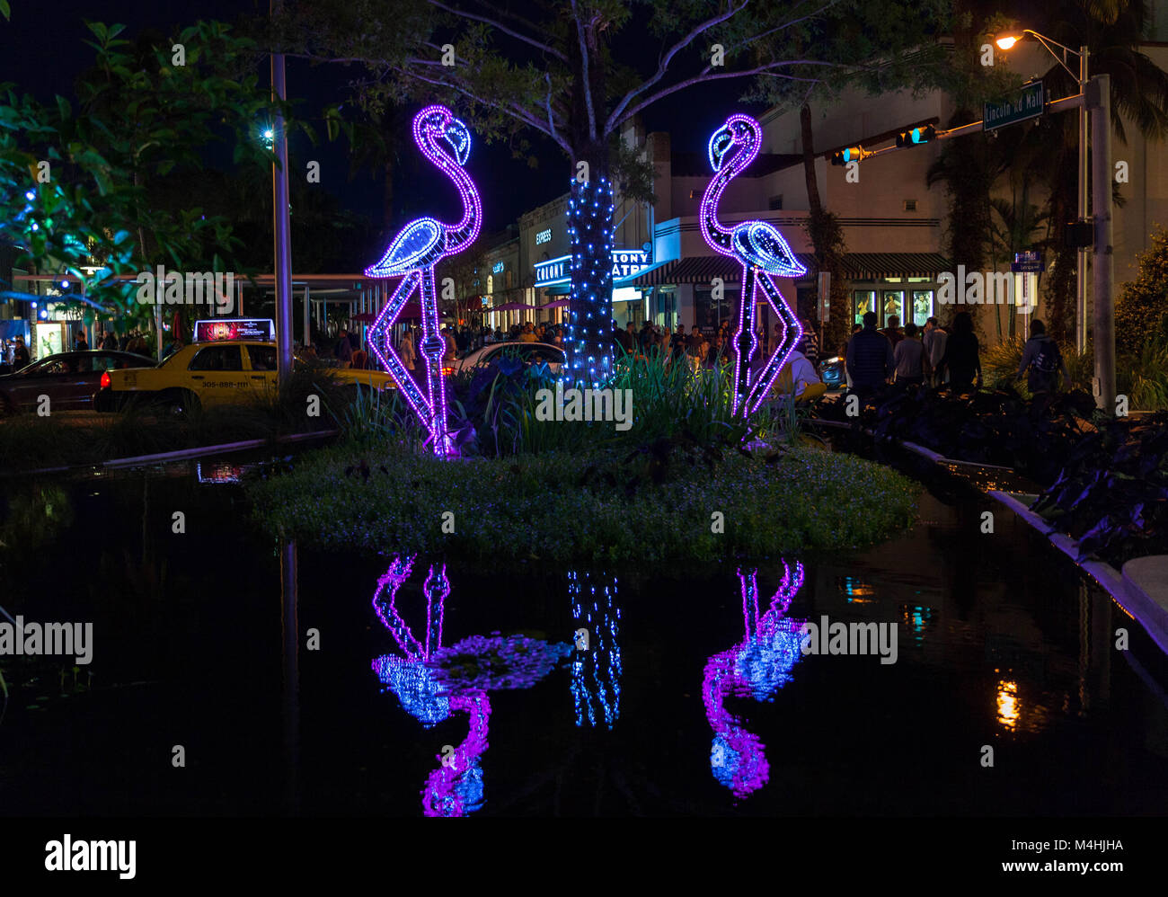 Fenicotteri rosa luminoso, Lincoln Road, Miami Beach, Florida, Stati Uniti d'America Foto Stock