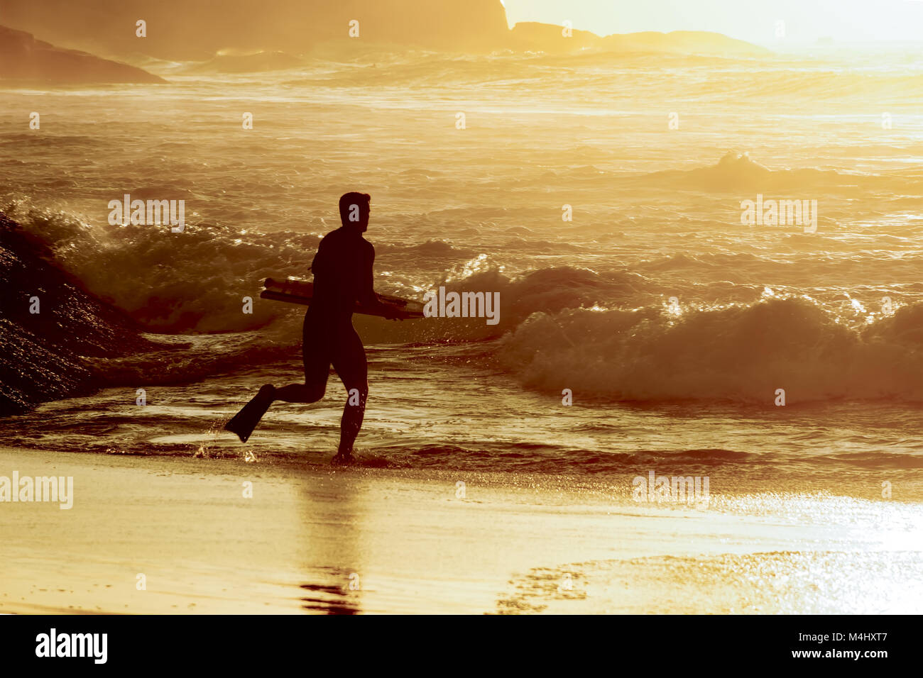 Bodyboarder di sunrise Foto Stock