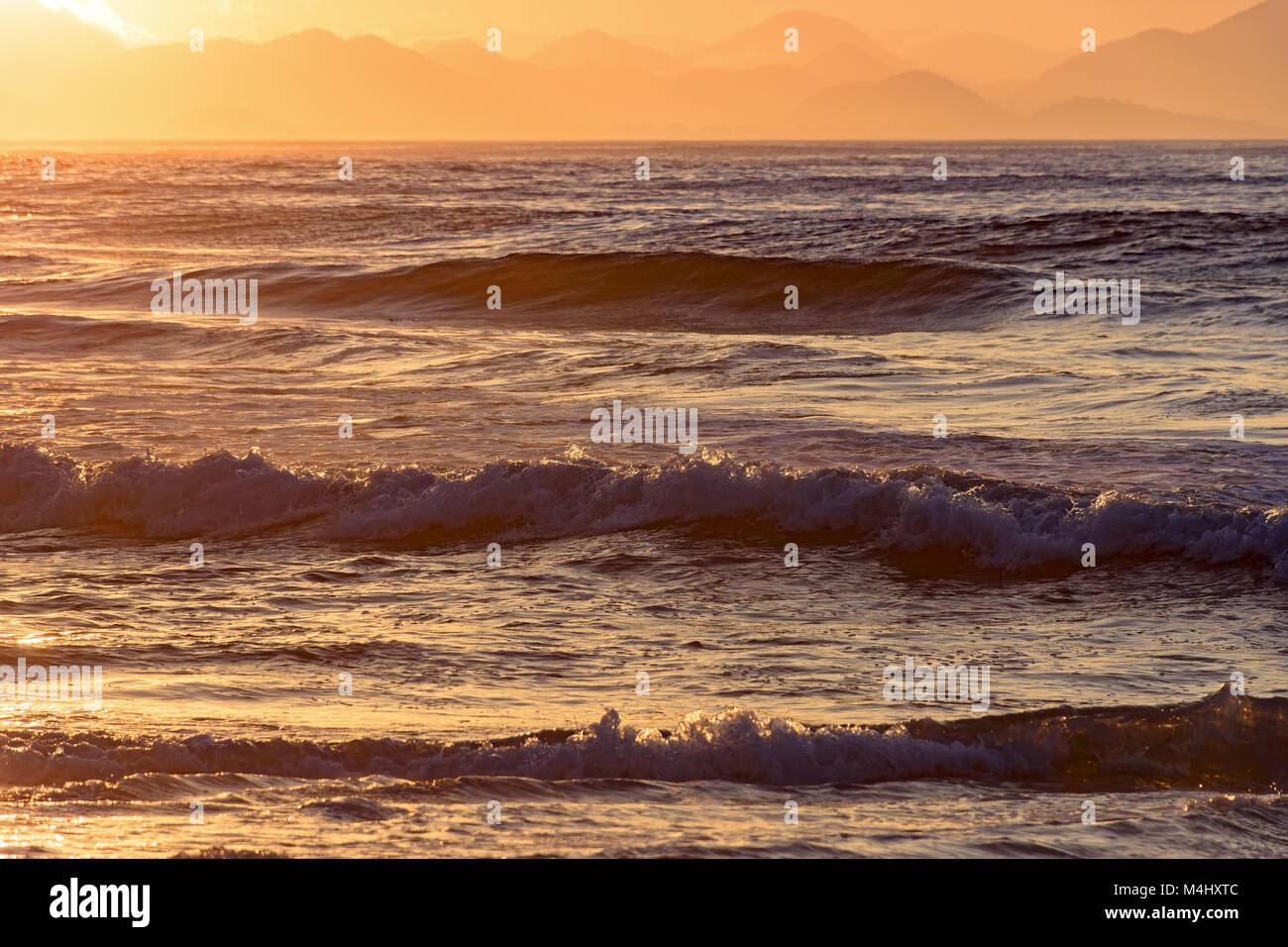 Tropical sunrise a beach Foto Stock