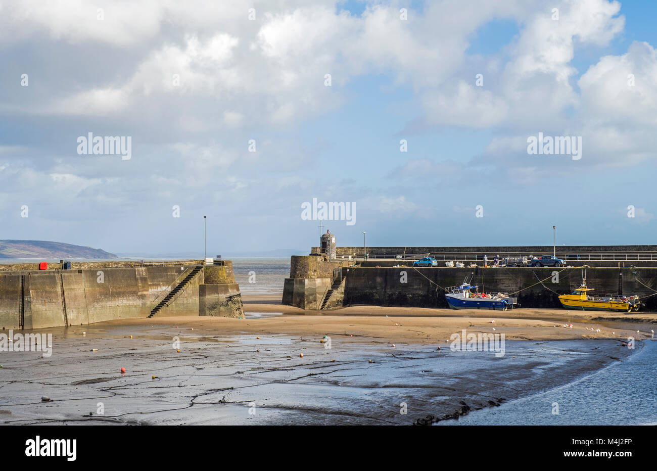 Saundersfoot Harbour a bassa marea South Pembrokeshire West Wales Foto Stock