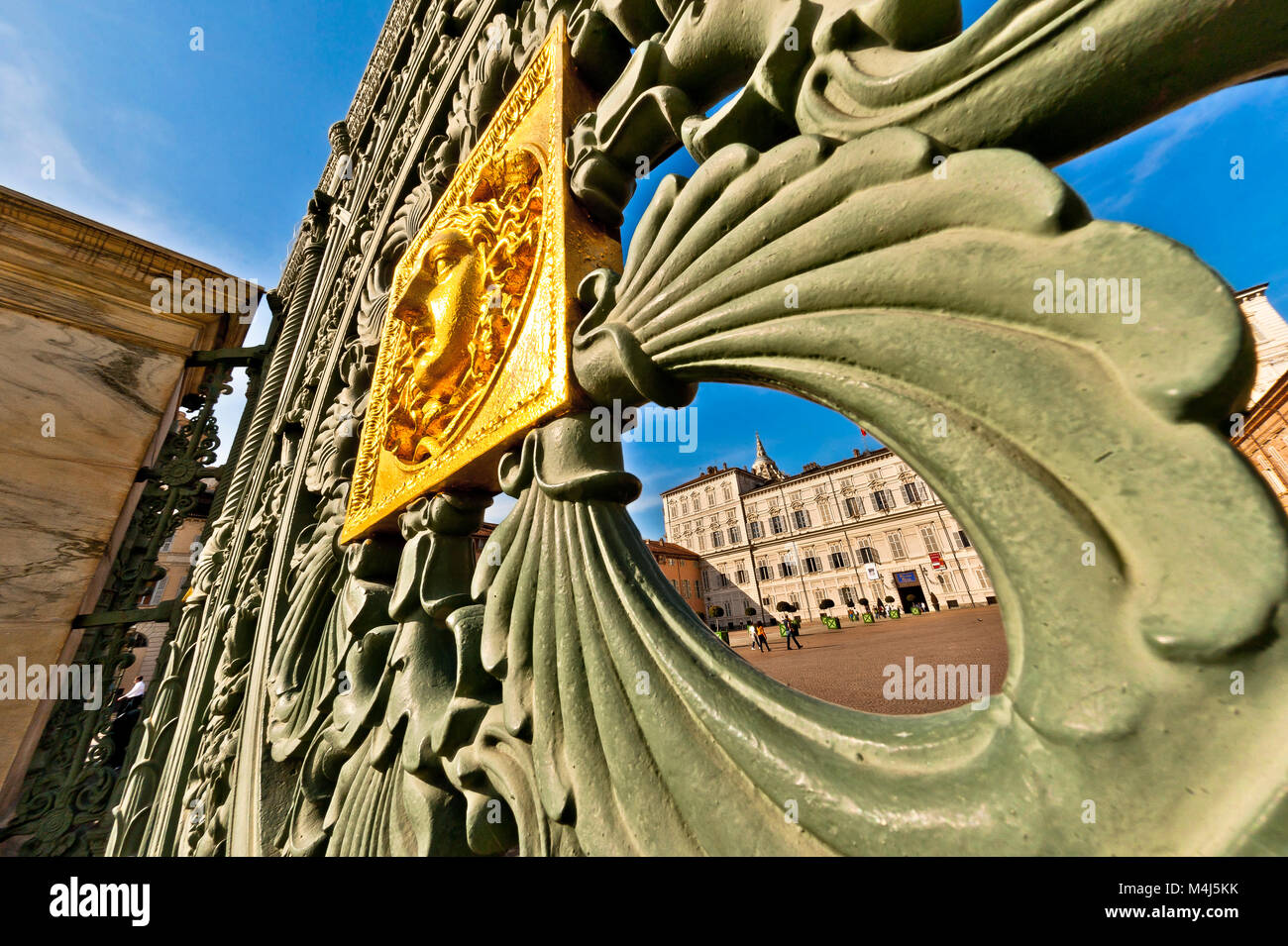 Italia Piemonte Torino Piazza Castello . Vista sul Palazzo Reale - Gate medusa Foto Stock