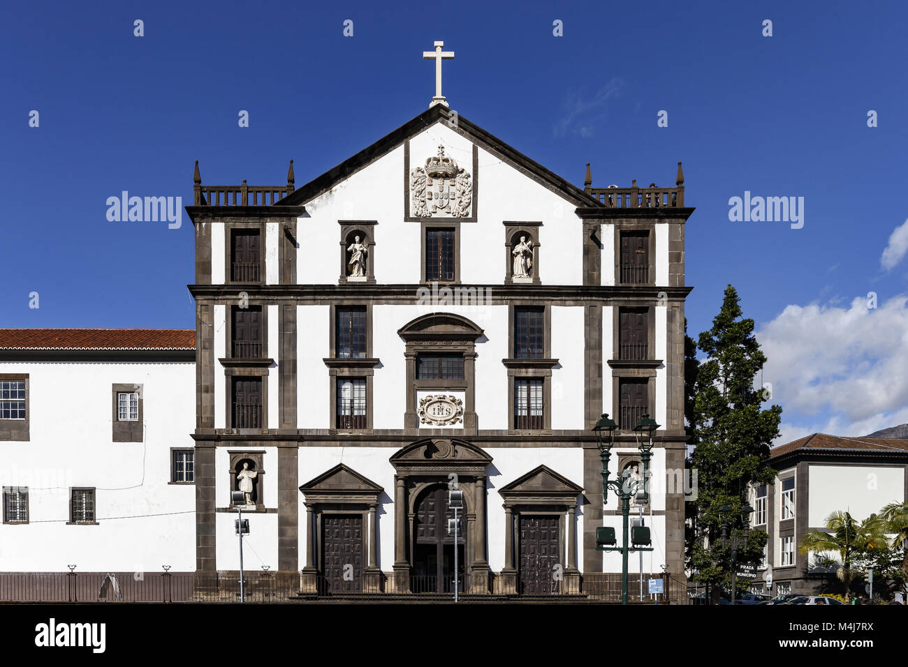 Funchal - scuola dei Gesuiti e la chiesa - Madera Foto Stock