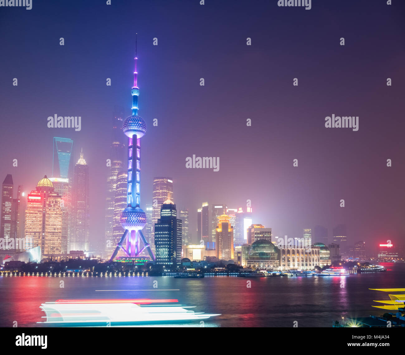Shanghai nella notte di nebbia Foto Stock