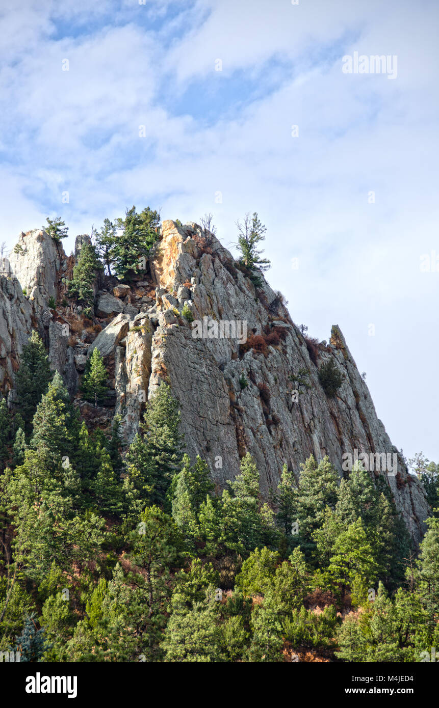 Il muro di pietra in Stonewall, Colorado sembra essere il granito, ma in realtà è in pietra arenaria. Foto Stock