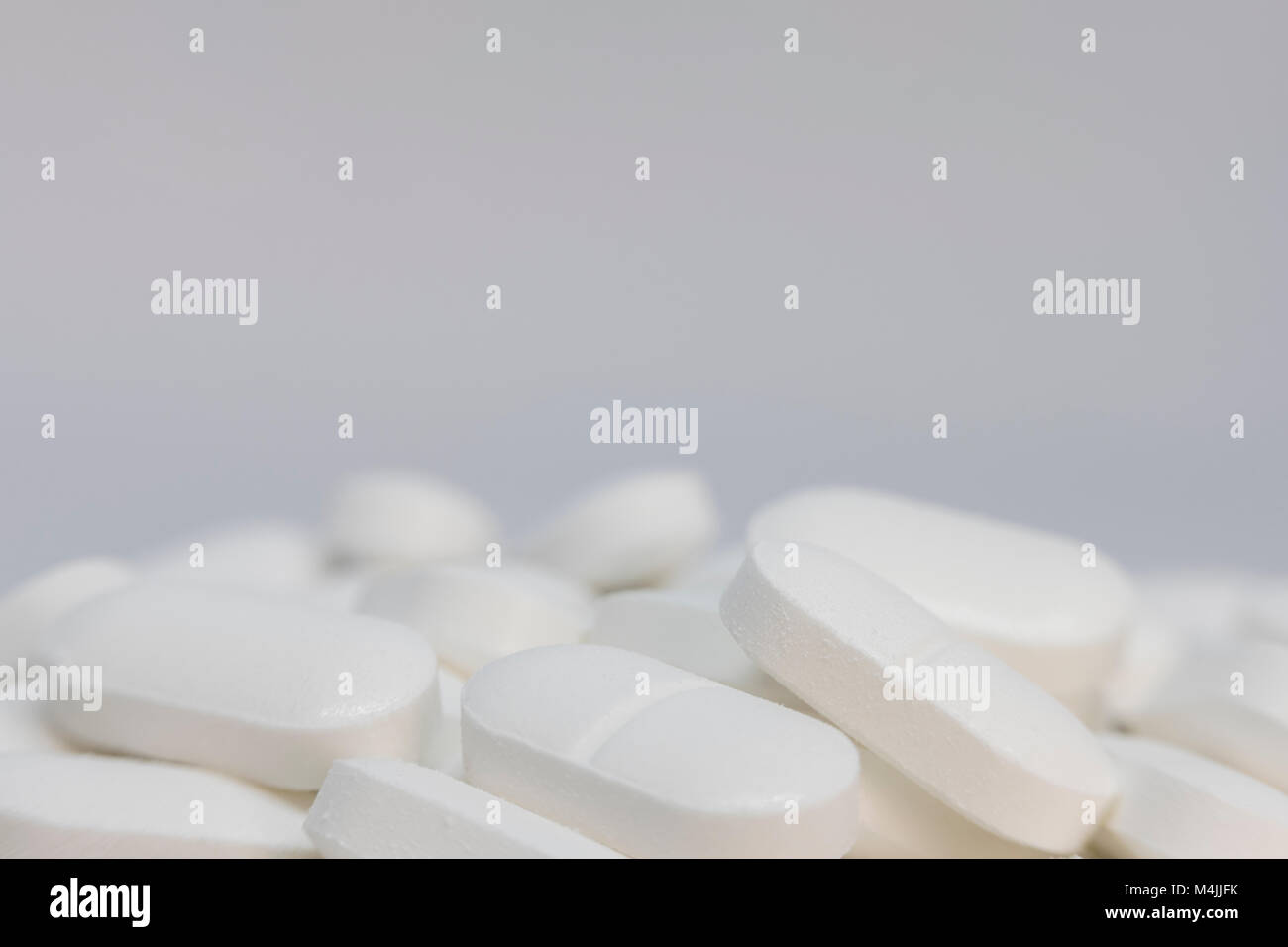 Le compresse di paracetamolo appartengono ad un gruppo di farmaci chiamati analgesici. Essi sono utilizzati per il sollievo del dolore moderato Foto Stock