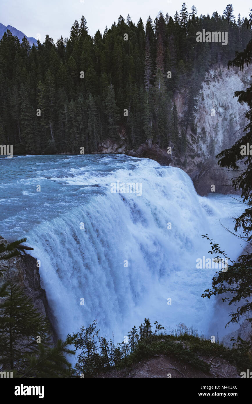 Cascata in una giornata di sole Foto Stock