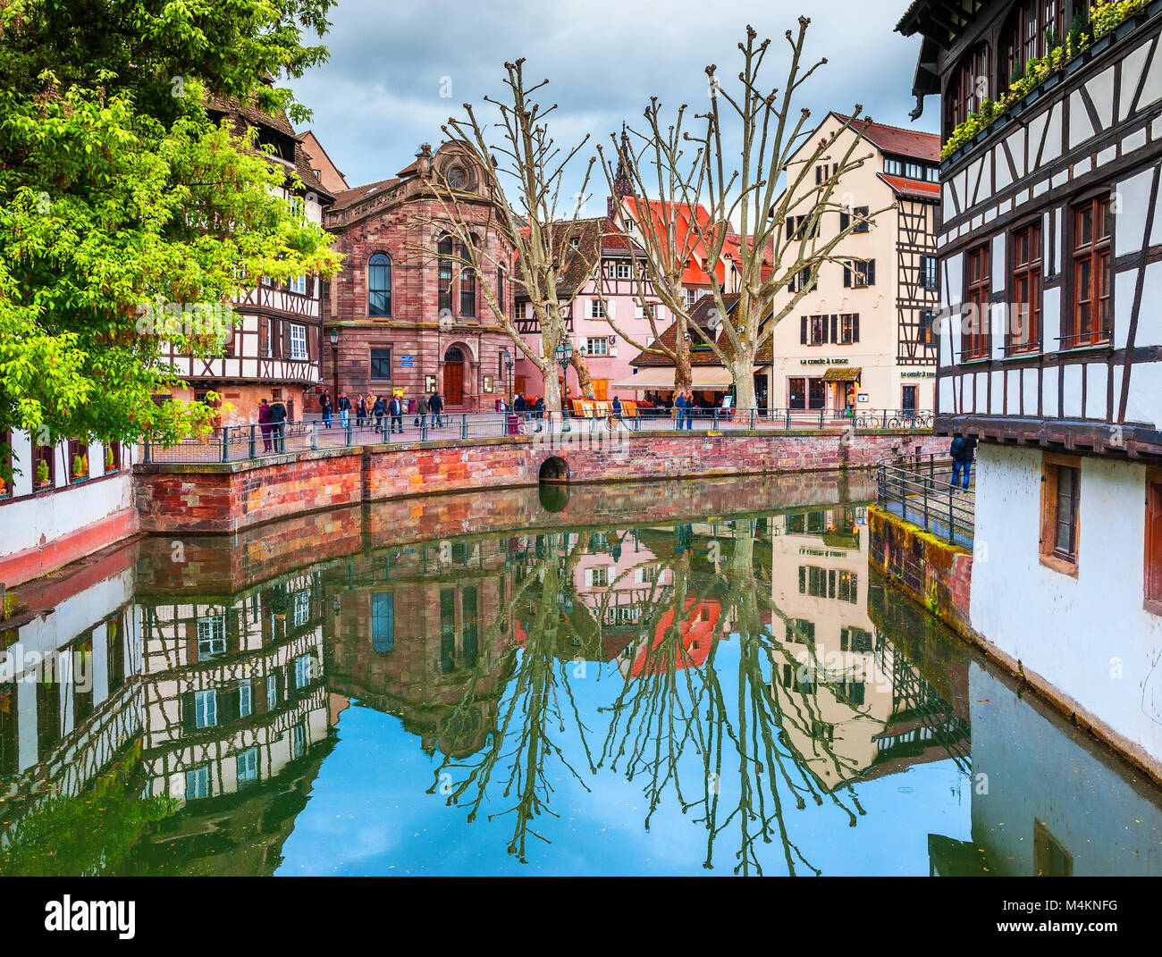 Passeggiate intorno al piccolo Francia trimestre a Strasburgo Foto Stock