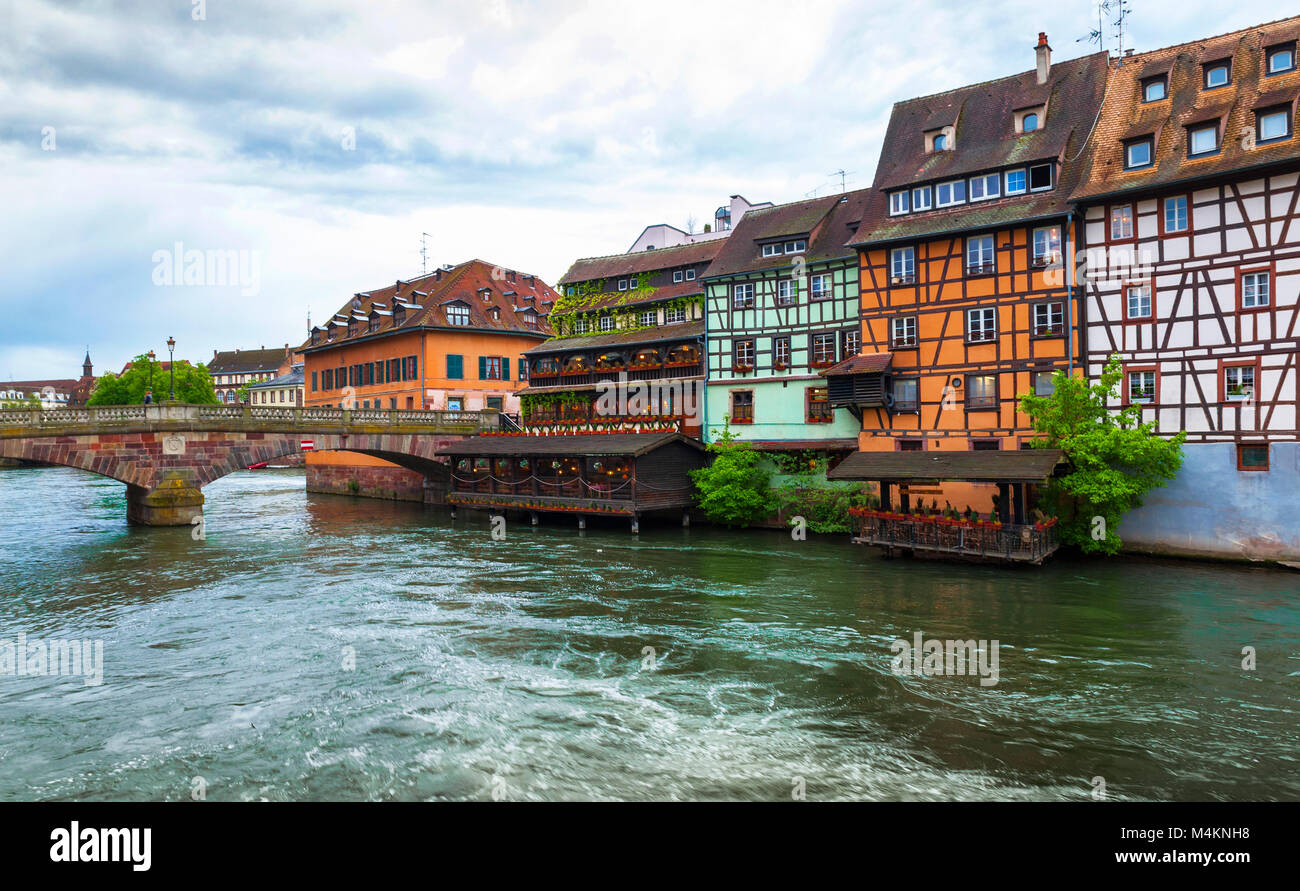 Passeggiate intorno al piccolo Francia trimestre a Strasburgo Foto Stock