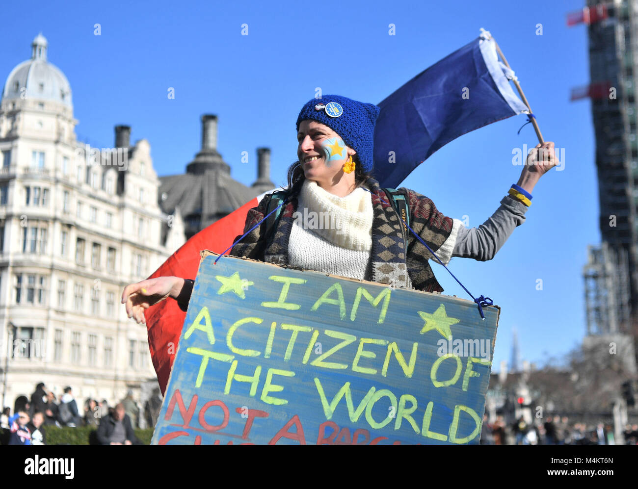 La gente a prendere parte in un giorno senza di noi rally, una giornata nazionale di azione a sostegno dei migranti, in Piazza del Parlamento, Londra. Foto Stock
