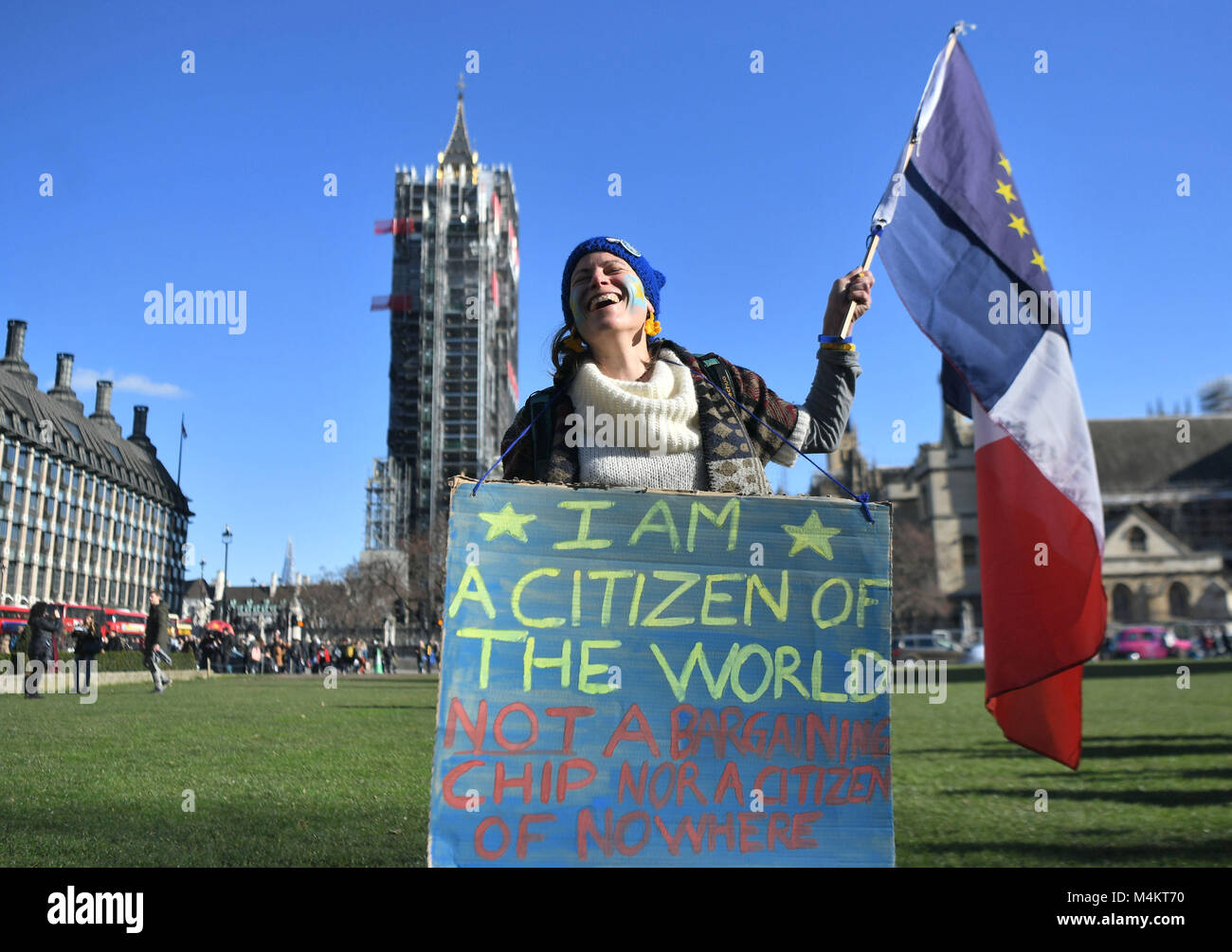 La gente a prendere parte in un giorno senza di noi rally, una giornata nazionale di azione a sostegno dei migranti, in Piazza del Parlamento, Londra. Foto Stock