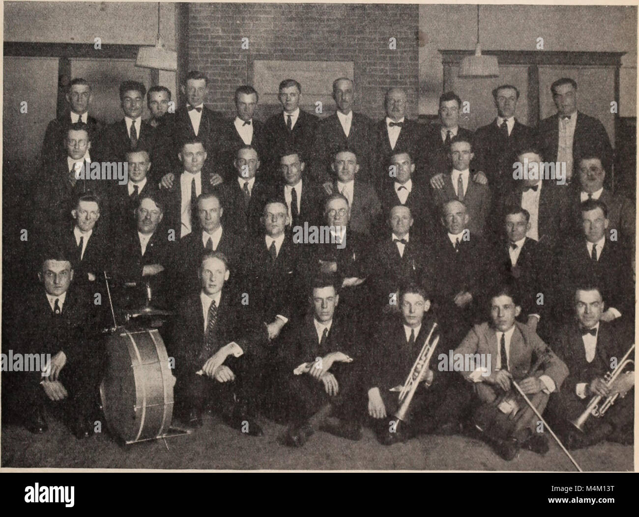 La rivista "Baltimore and Ohio Employees Magazine" (1920) fornisce aggiornamenti e notizie per i dipendenti della Baltimore and Ohio Railroad, con i risultati ottenuti dai dipendenti, gli aggiornamenti dell'azienda e le notizie del settore ferroviario. Foto Stock