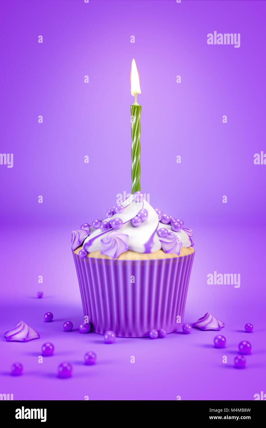Viola tortina con una candela verde Foto Stock