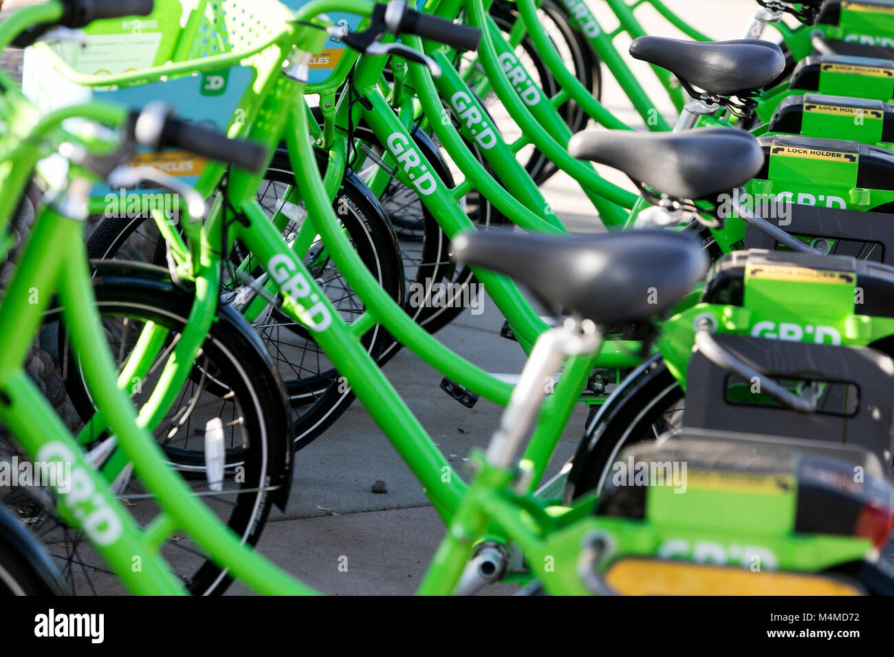 Una riga della griglia di biciclette bike sharing a Tempe, Arizona, il 3 febbraio 2018. Foto Stock