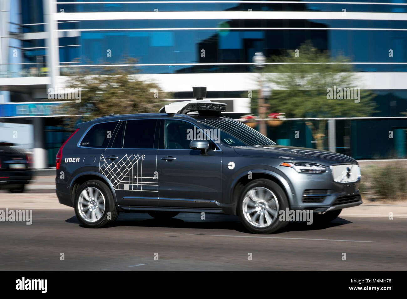 Un Uber self-guida veicolo autonomo visto la guida a Tempe, Arizona il 3 febbraio 2018. Foto Stock