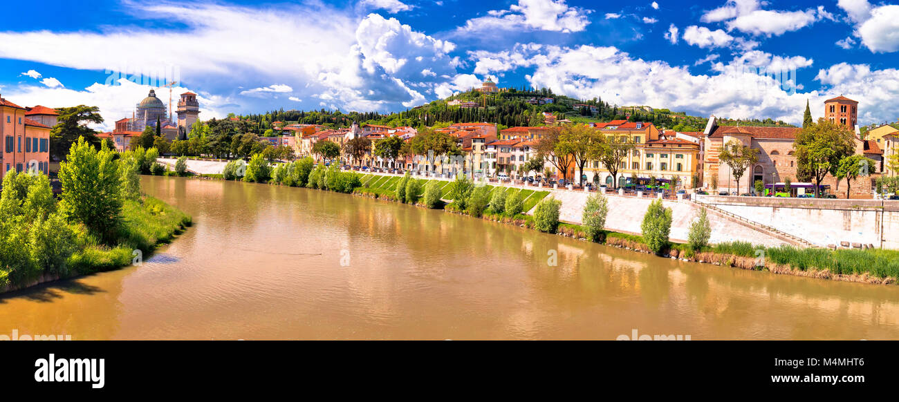 Verona la città dal fiume Adige bridge vista panoramica, regione italiana Veneto Foto Stock