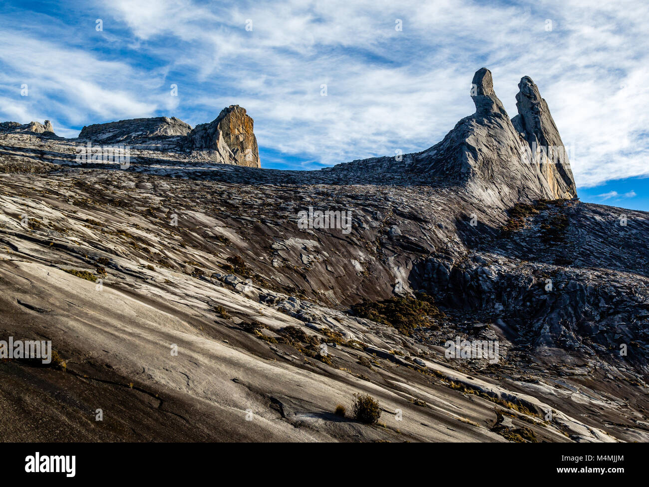 Dalle orecchie di asino Peak uno dei molti picchi minori sul Monte Kinabalu a Sabah Borneo Foto Stock