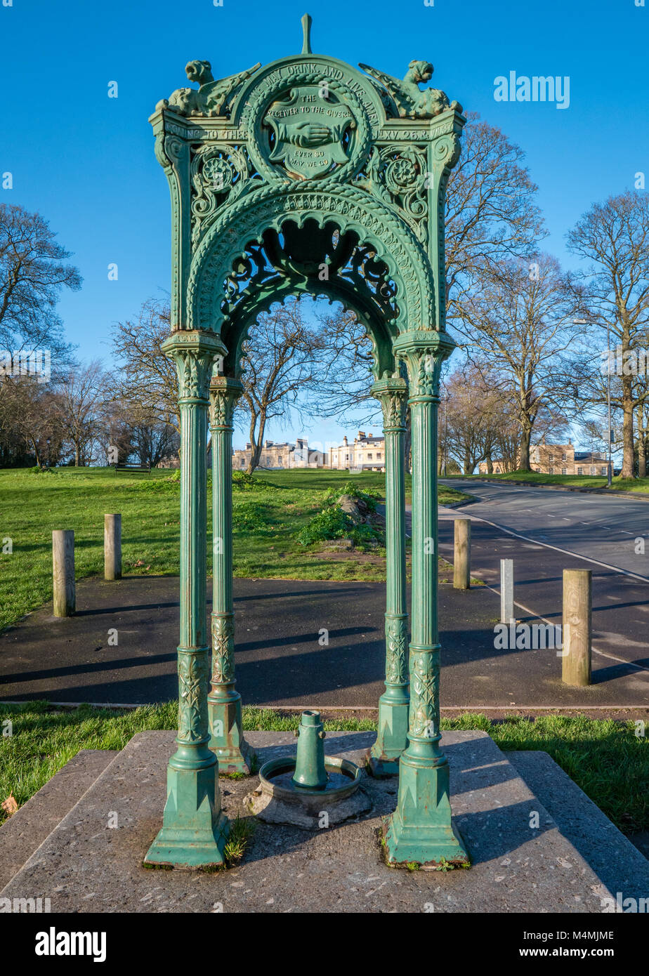 Ghisa fontana tettoia a Clifton Down Bristol eretto da un XIX secolo la temperanza alla società di fornire acqua nella loro lotta contro l'alcool Foto Stock
