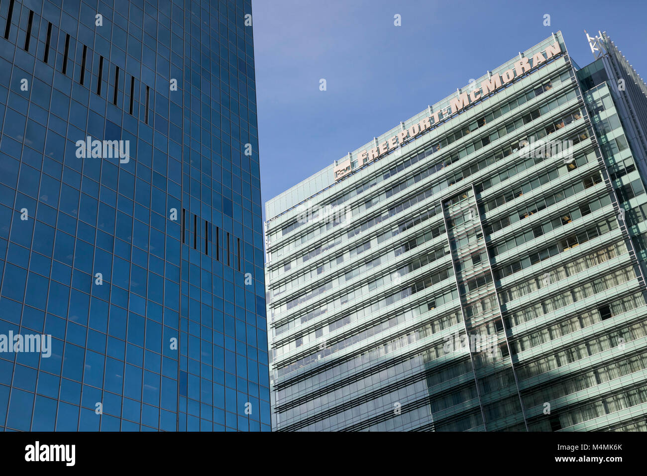 Un logo segno al di fuori della sede di Freeport-McMoRan Inc., a Phoenix, Arizona, il 30 gennaio 2018. Foto Stock