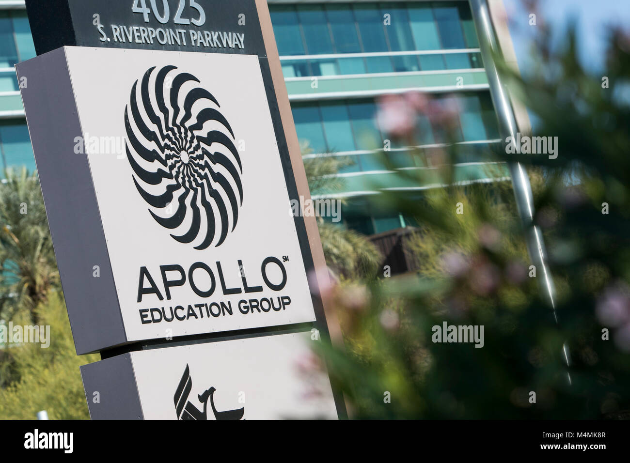 Un logo segno al di fuori della sede dell'Apollo Education Group, Inc., la società madre di fini di lucro College, University of Phoenix in Ph Foto Stock