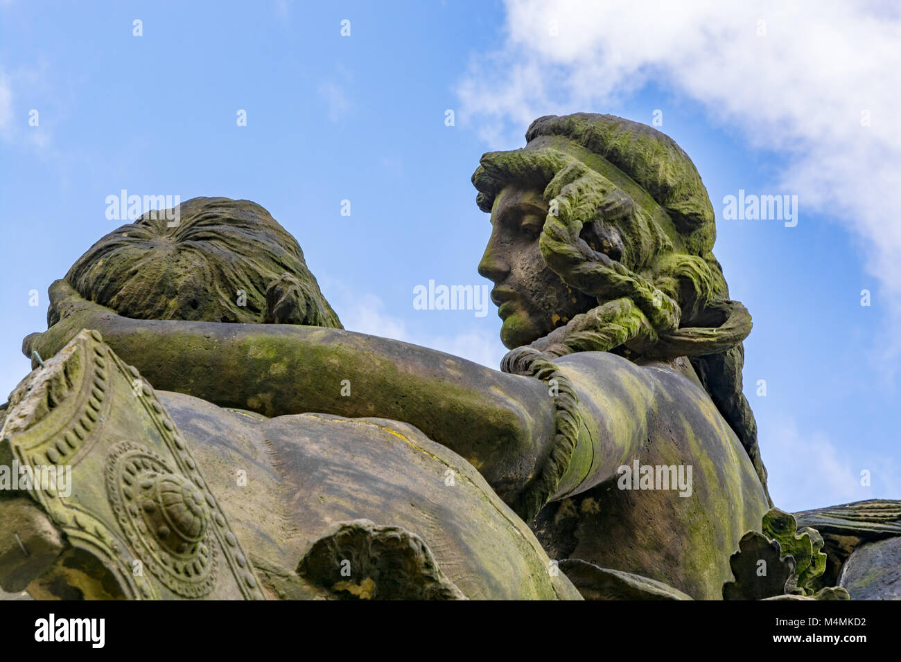 Praga, Repubblica Ceca: Statua di Ctirad e Sarka (caratteri dall'inizio di mitologia ceca) da Josef Myslbek (1897) situato nel parco di Vysehrad. Foto Stock