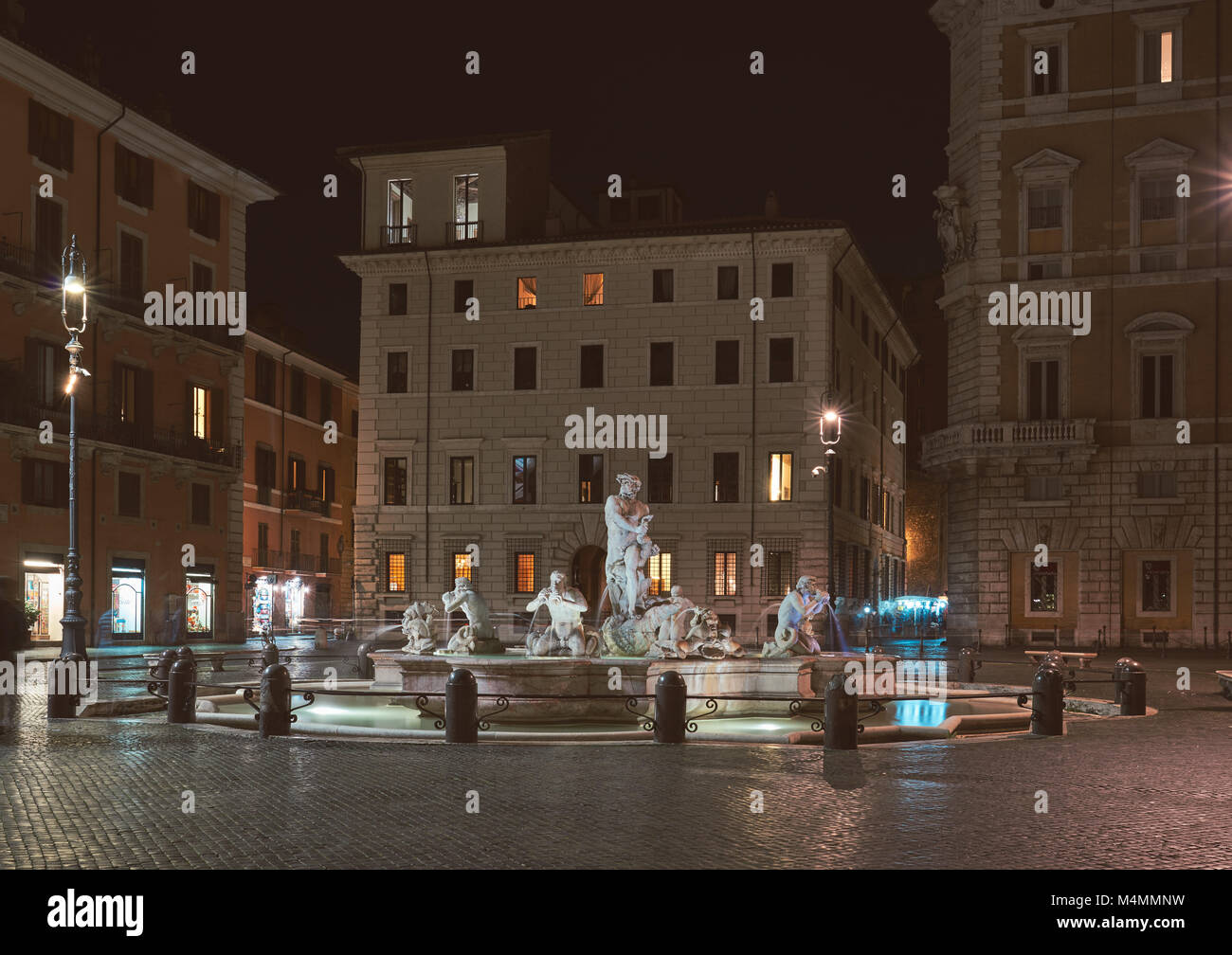 Roma, Piazza Navona, la vista delle fontane di notte Foto Stock