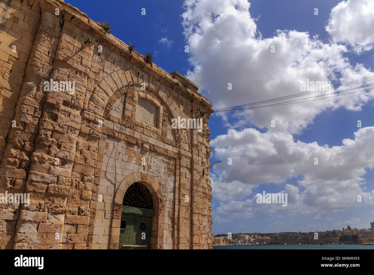 Impressioni frmo il vecchio lungomare presso il Porto Grande di La Valletta, Malta. Foto Stock