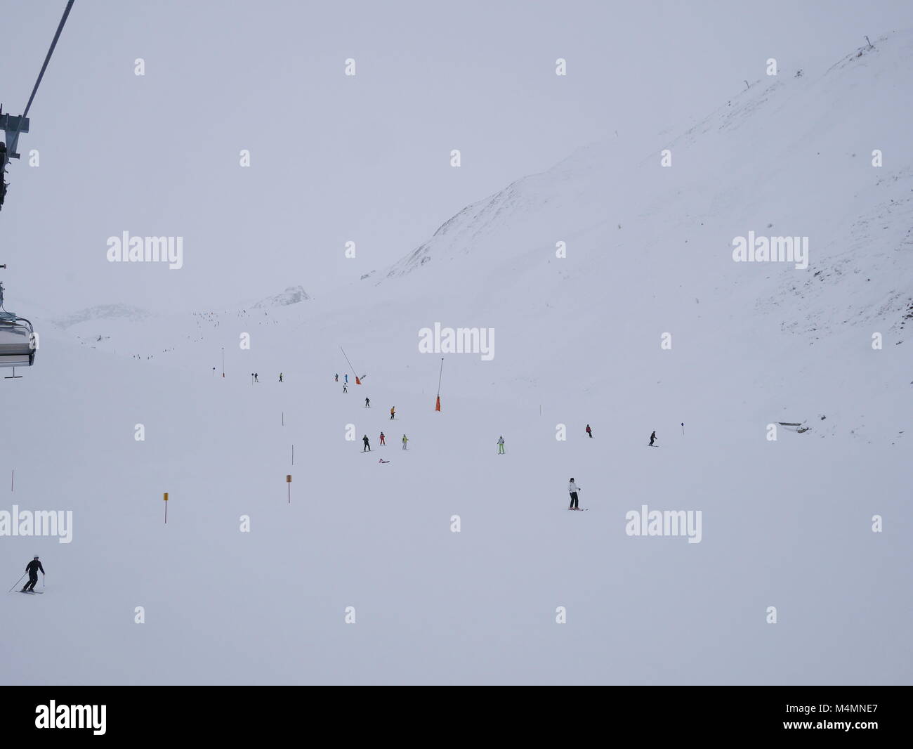 Ski lift pendenza molte persone Foto Stock