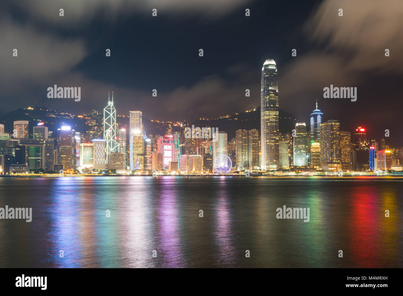 Vista notturna del porto di Victoria in Hong Kong. Asia. Foto Stock