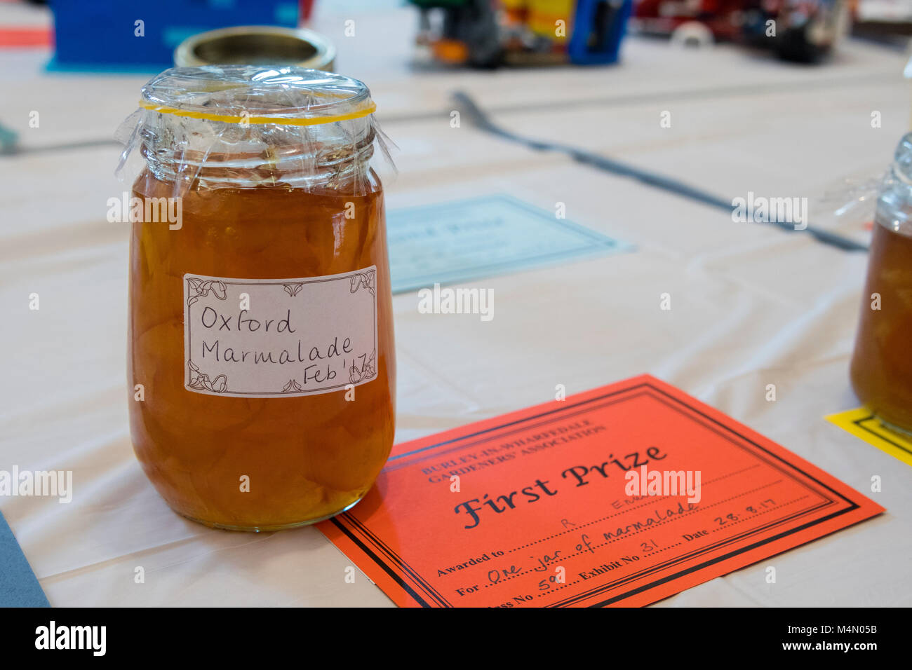 Close-up di 1° premio vincendo un vasetto di marmellata & certificato - concorso a giardinieri' mostrano, Burley in Wharfedale, West Yorkshire, Inghilterra, Regno Unito Foto Stock