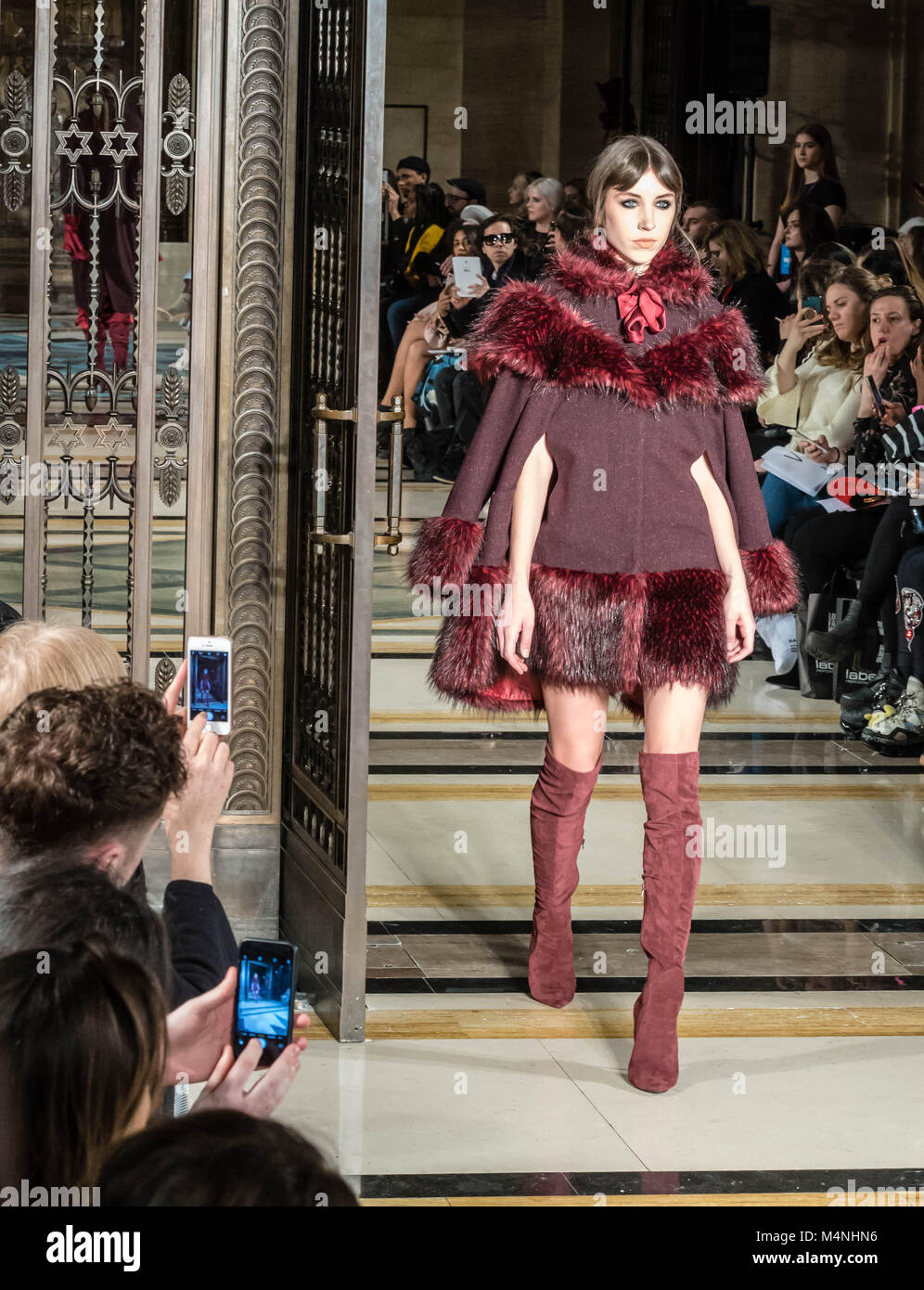 .La London Fashion Week JIRI KALFAR un ceco in base ai progettisti sfilata di moda a Scout, Massone's Hall di Londra. Credit Ian Davidson/Alamy Live News Foto Stock