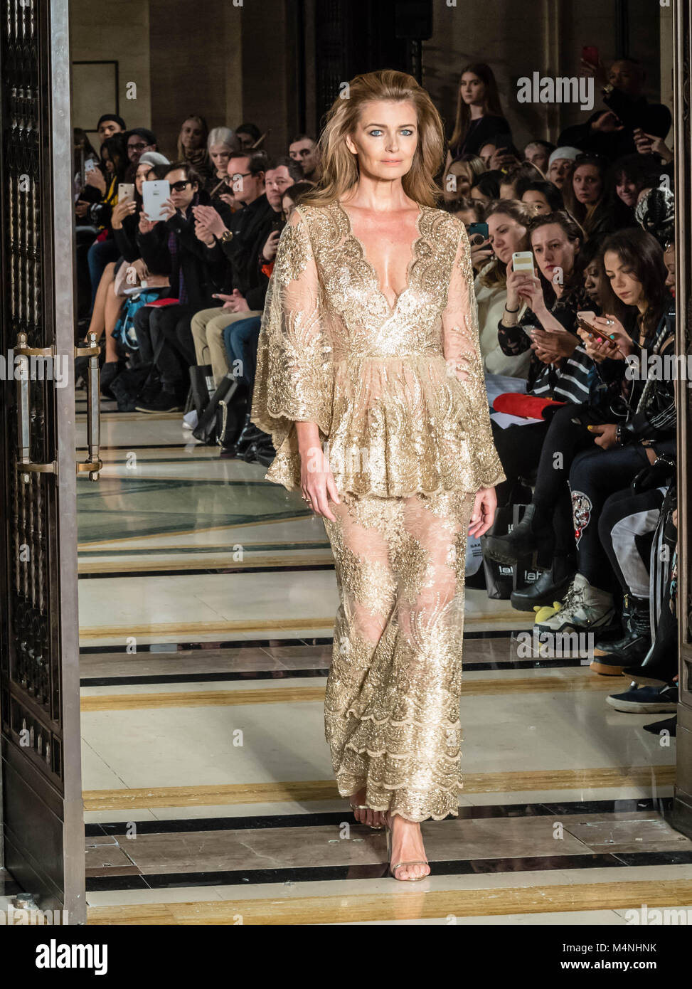 .La London Fashion Week JIRI KALFAR un ceco in base ai progettisti sfilata di moda a Scout, Massone's Hall di Londra. Credit Ian Davidson/Alamy Live News Foto Stock