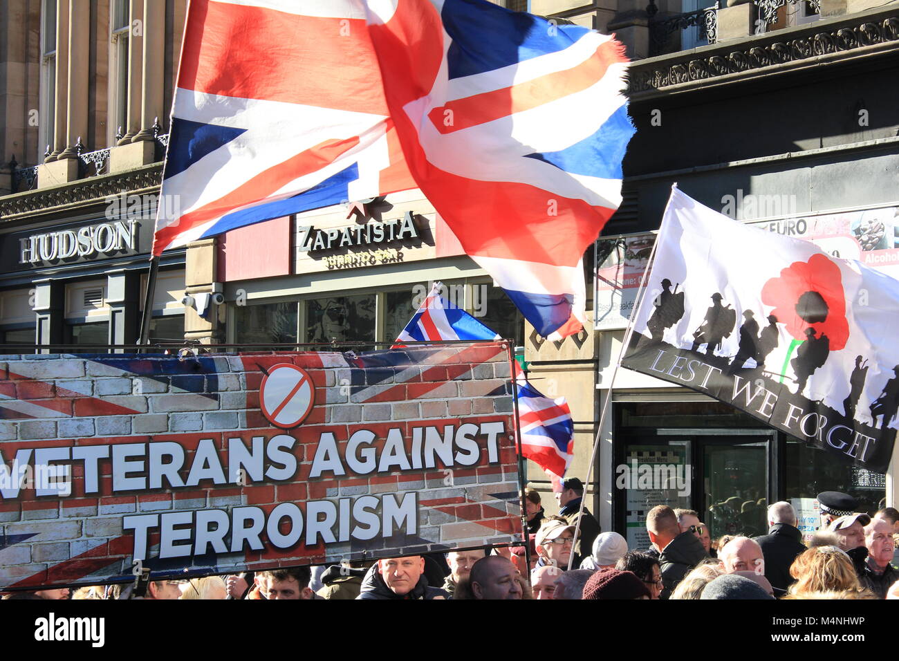 Newcastle Upon Tyne, Regno Unito. Xvii Feb, 2018. Di veterani di guerra contro il terrorismo marzo attraverso il centro cittadino di Newcastle. Febbraio 17 2018, UK, David Whinham/Alamy Live News Foto Stock